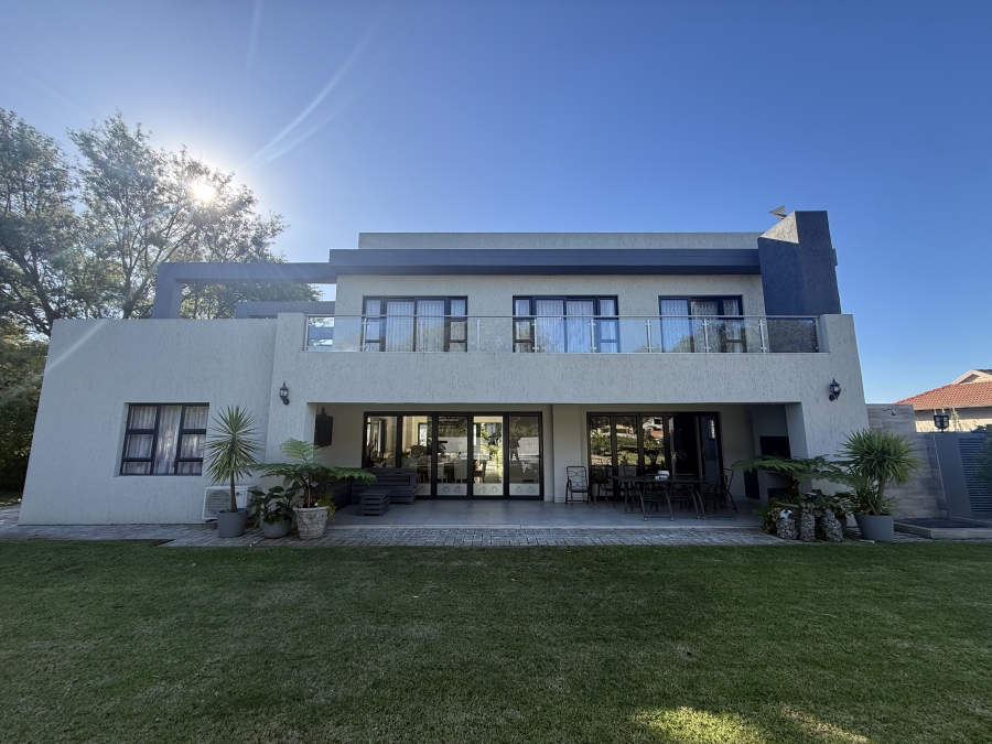 5 Bedroom Property for Sale in The Islands Estates North West